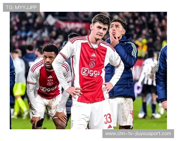 阿贾克斯进攻新策略：小范围渗透训练引领足球革新